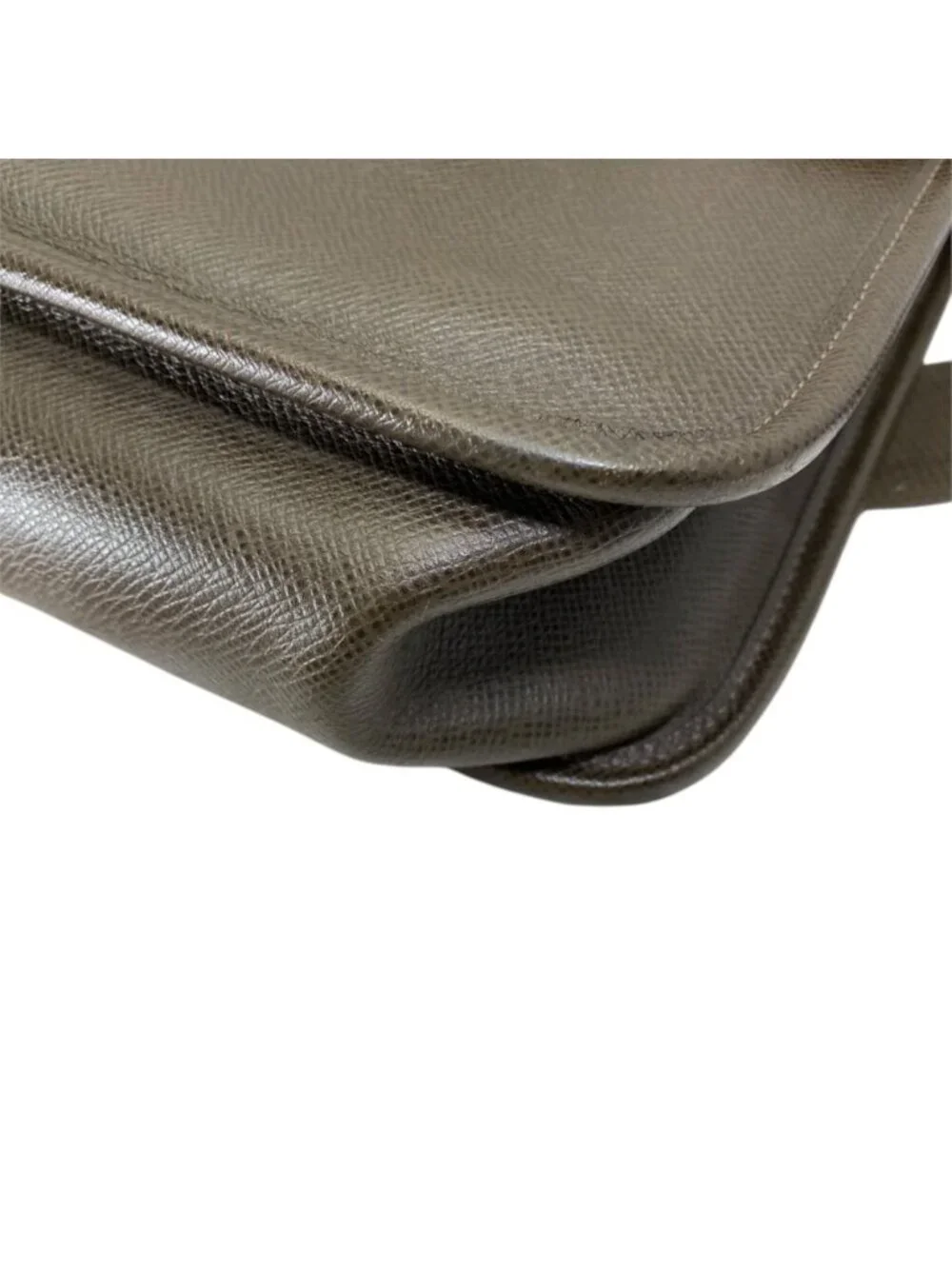 Louis Vuitton Are Creasing Shoulder Bag Taiga Leather Brown Lightweight